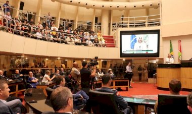 Reitora da Unesc recebe honraria de Cidadã Catarinense em Florianópolis
