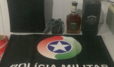 Gatuno vê a PM e abandona produtos de furto