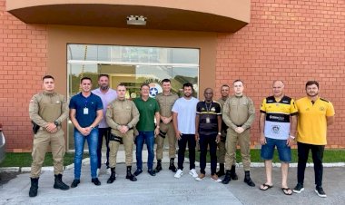 PM com diretoria do Criciúma e torcida reunidas visando a serie A
