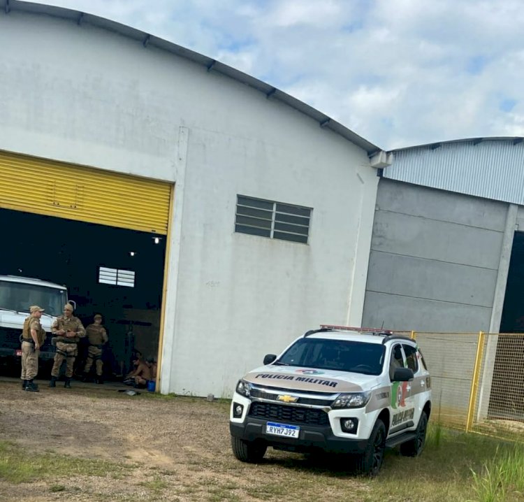 POLÍCIA MILITAR PRENDE SEIS E DESMANTELA QUADRILHA DE DESMANCHE DE VEÍCULOS EM CRICIÚMA