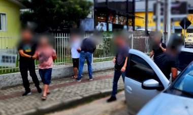 Operação da Polícia Civil realiza prisão de dois homens por roubo armado e porte ilegal de arma de fogo de uso restrito