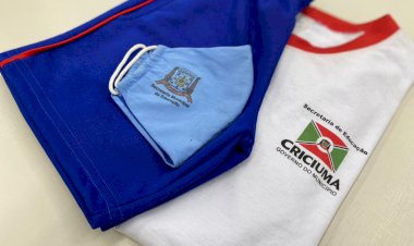 Prefeitura inicia entrega de uniformes para estudantes da rede municipal de ensino de Criciúma