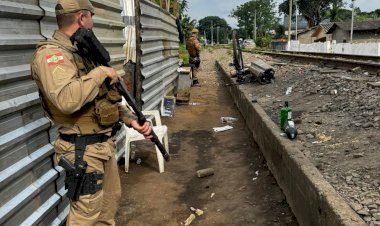 POLÍCIA MILITAR FAZ OPERAÇÃO NO PINHEIRINHO