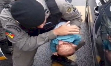 Policiais Militares salvam bebê engasgado no bairro  Quarta Linha em Criciúma