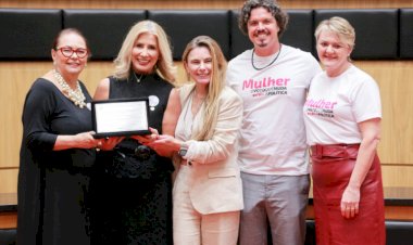 Assembleia  homenageia Luciane Ceretta entre mulheres de papel transformador em Santa Catarina