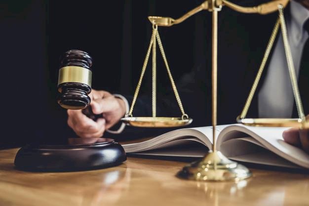 Homem é condenado a nove meses de reclusão e pagamento de indenização por perseguir ex-companheira em Orleans