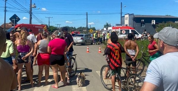 Casal fica ferido após colisão entre dois veículos