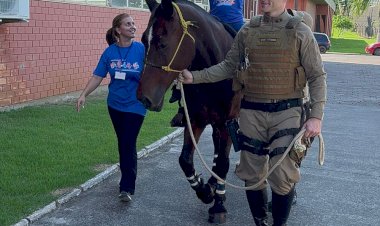 PM firma parceria com a Equoterapia de Cinoterapia com a AMA da região
