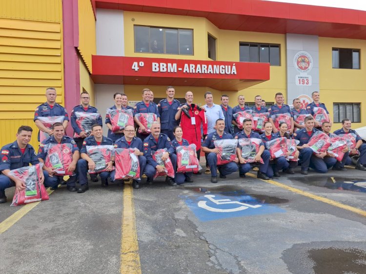 Mais de 180 bombeiros recebem EPIs para uso em inundações