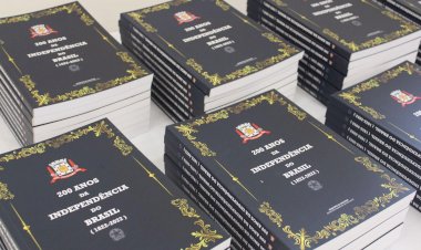 Livro sobre bicentenário da Independência do Brasil é lançado em Criciúma