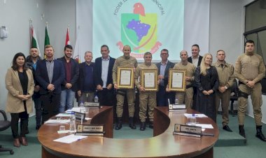 Policiais Militares recebem Moção de Aplausos em Forquilhinha