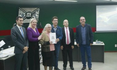 Prefeitura de Criciúma realiza entrega de escrituras de imóveis para 84 famílias
