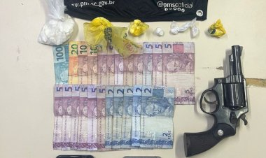 HOMEM É PRESO COM ARMA E DROGAS NA VILA ESPERANÇA