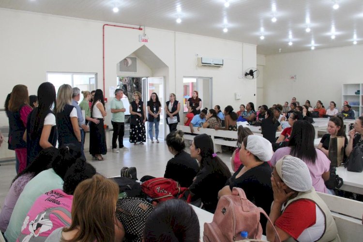 • Equipes que atuarão na Colônia de Férias no CEI da Afasc Professor Lapagesse recebem orientações sobre funcionamento das atividades