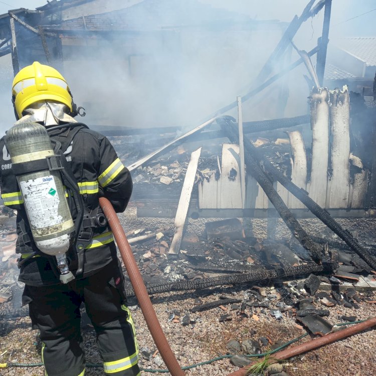 CASA PEGA FOGO EM IÇARA