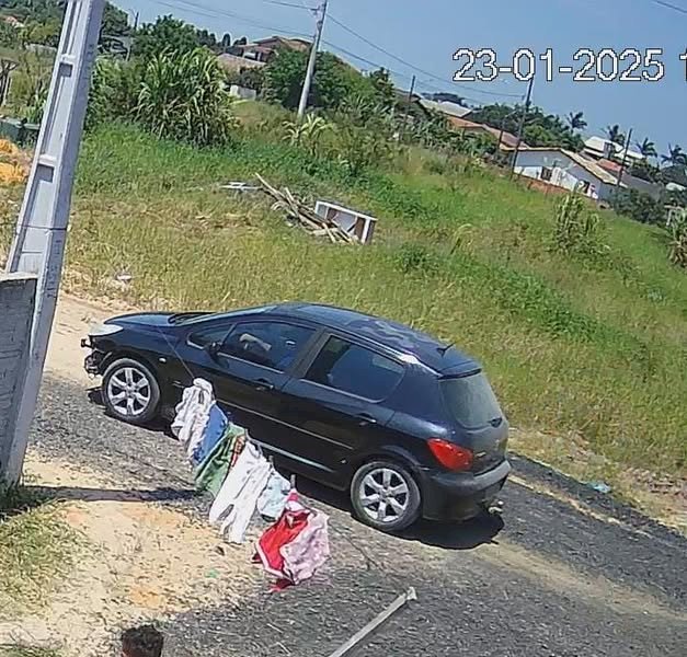 Tarado do Peugeot Azul no Poço oito