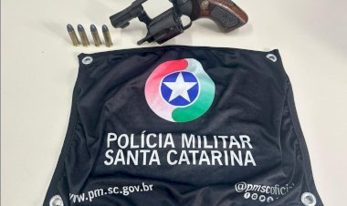 Homem é preso com arma e munições em posto de combustíveis de Criciúma