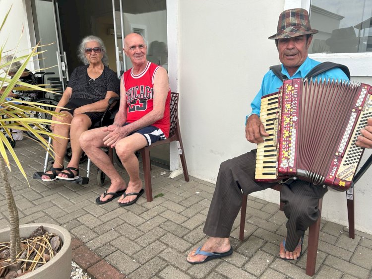 Música é estímulo para memória e interação social na terceira idade