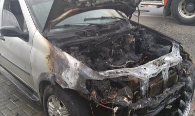 Veiculo a gás pega fogo em Criciúma