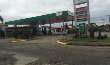 Dupla armada assalta Posto de Combustíveis no bairro Mineira Nova