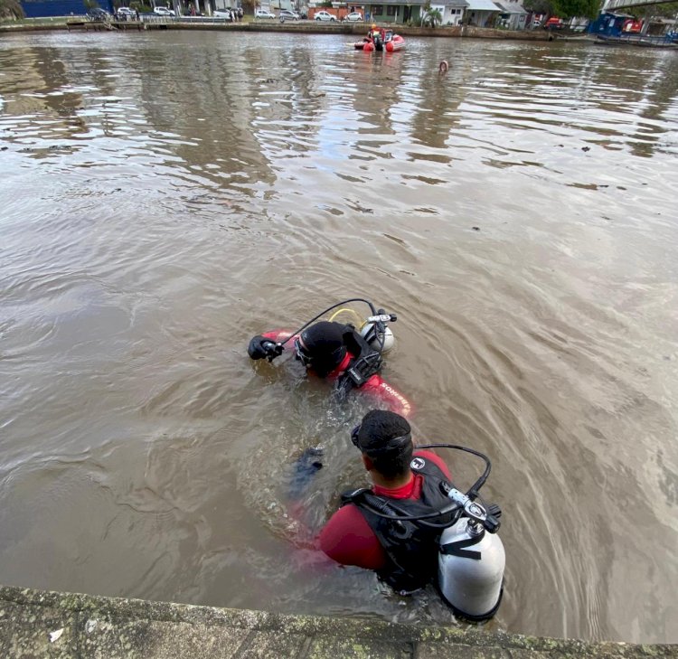 Bombeiros encontram corpo em Rio que pode ser do Jovem de 18 anos