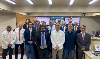 Câmara recebe exposição sobre implantação de escolas cívico-militares em Criciúma