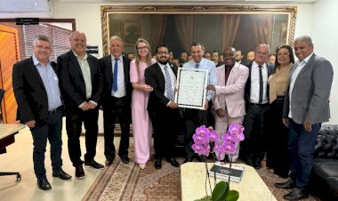 Câmara de Criciúma homenageia deputado Julio Garcia pelos 20 anos da Lei das APAEs