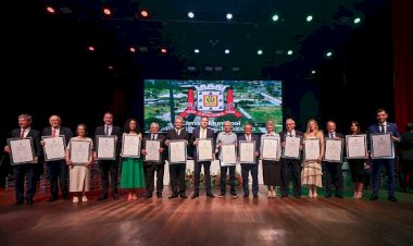 Legislativo de Criciúma presta homenagem a cidadãos que contribuíram para o desenvolvimento do município