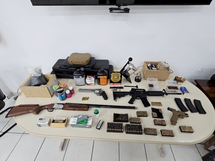 POLÍCIA CIVIL APREENDE FUZIS E DIVERSAS ARMAS