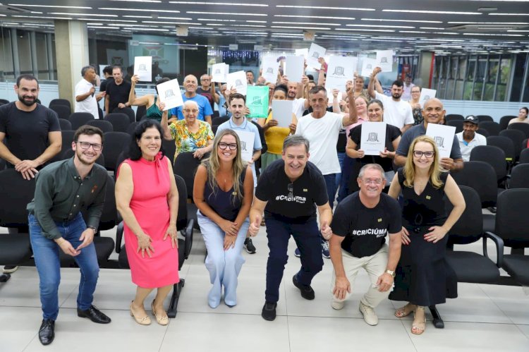 Prefeitura de Criciúma entrega escrituras a 55 famílias