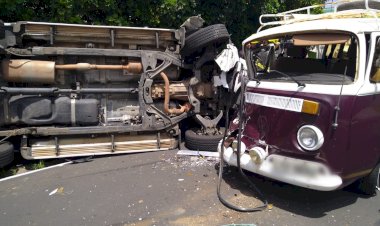ACIDENTE ENVOLVENDO DOIS VEÍCULOS DEIXA TRÊS FERIDOS NO BAIRRO CIDADE MINEIRA VELHA