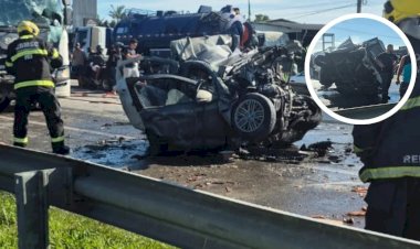 Imagens mostram carros destruídos após grave acidente na BR-101