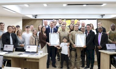 Ato de bravura é reconhecido: Câmara de Criciúma entrega Moção de Aplausos a policiais que salvaram família durante enxurrada