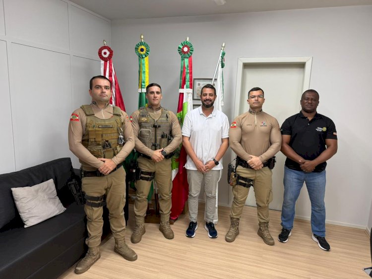 Policiais que salvaram família de carro arrastado por enxurrada receberão Moção de Aplausos na Câmara de Criciúma