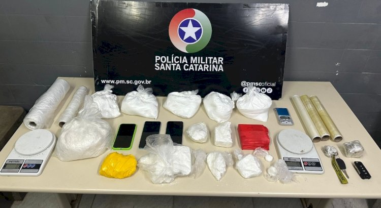 POLÍCIA PRENDE DUPLA COM MAIS DE 8 KG DE COCAÍNA EM CRICIÚMA