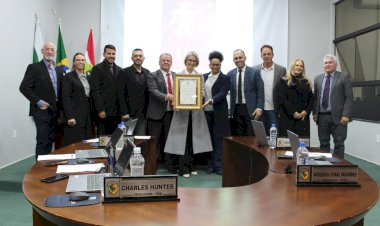 Câmara de Forquilhinha entrega Moção de Aplauso à Reitora em Exercício da Unesc e cobra melhorias na SC-446