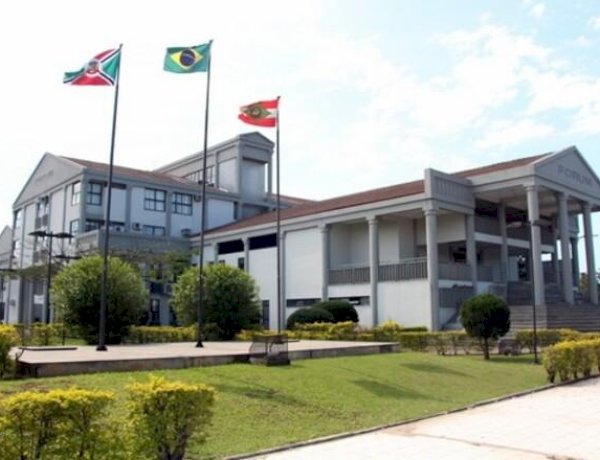 Homem é condenado a mais de 26 anos de prisão por feminicídio da tia em Criciúma