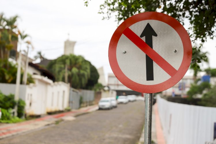 Criciúma amplia implantação de vias de mão única no entorno de escolas