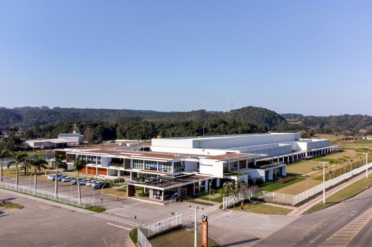 Profissionais 50+ ganham espaço no mercado de trabalho e indústria abre vagas exclusivas em SC