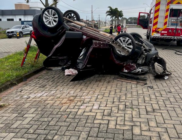 IDOSA DE 95 ANOS SAI ILESA APÓS CAPOTAMENTO DE VEÍCULO