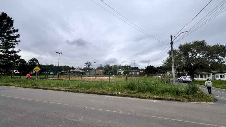 Apoio do Legislativo garante limpeza de área destinada ao futuro Centro Comunitário do Jardim Esteves