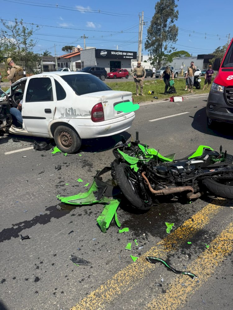 ACIDENTE GRAVE ENTRE MOTO E VEÍCULO DEIXA MOTOCICLOISTA GRAVEMENTE FERIDO