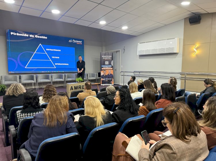 Educação da Amrec fortalece gestão escolar com formação estratégica