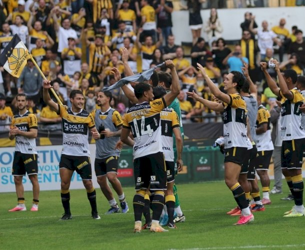 TIGRE VENCE O AVAÍ NO HH NA ESTREIA DE UMBERTO LOUZER
