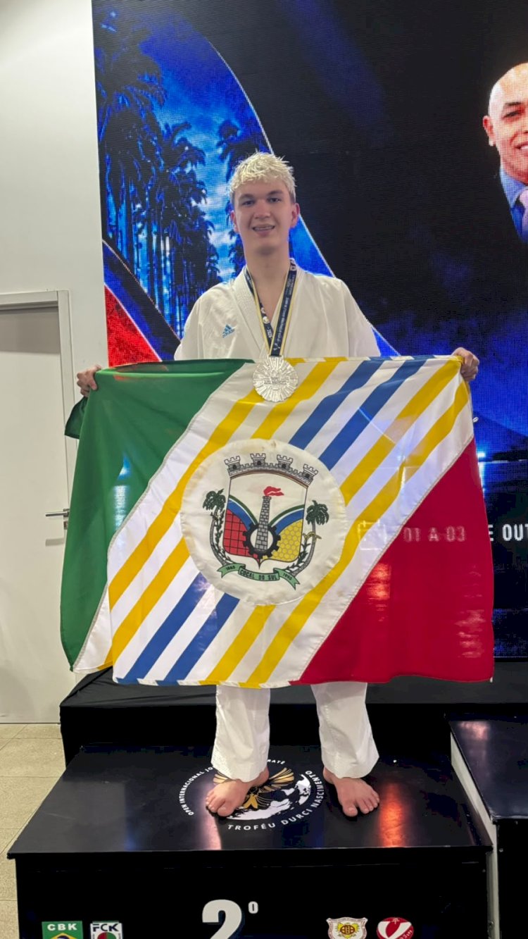 Cocal do Sul conquista prata e bronze em Open Internacional de Karatê