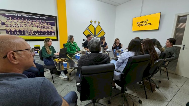 Reunião define ações para garantir o bem-estar de gatos que vivem no Estádio Heriberto Hülse
