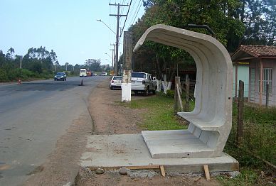 Bairros de Criciúma recebem novos abrigos de ônibus