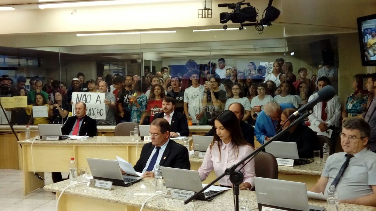 Projeto Escola Sem Partido não foi votado por falta de segurança no plenário da câmara