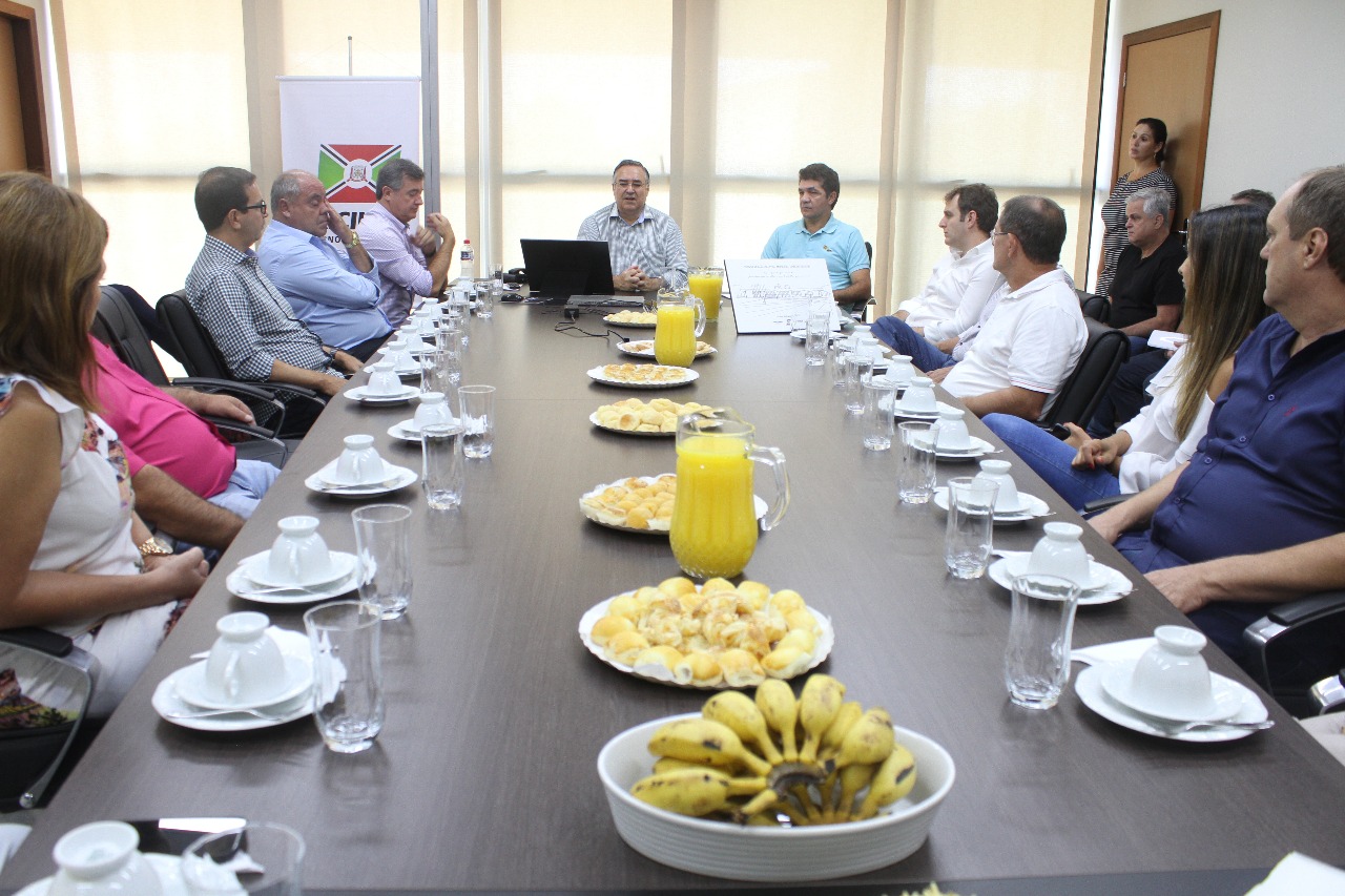 Salvaro se reúne com governador licenciado Raimundo Colombo