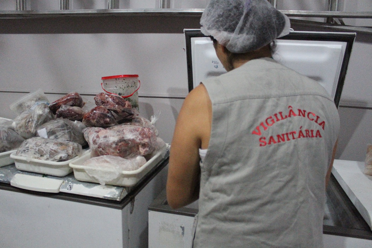 Fiscalização integrada orienta seis estabelecimentos de Criciúma e apreende 81 quilos de carne